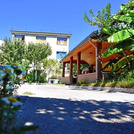 Lovely Apartment W/ Ac + Bath. + Kitchen + Parking And Garden Shkodër Exterior foto